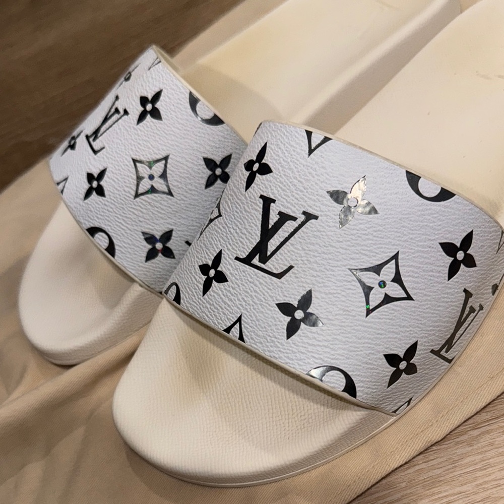 100% Authentic Louis Vuitton Monogram White Hologram Slides 🤍🤍 - Picture 4 of 15